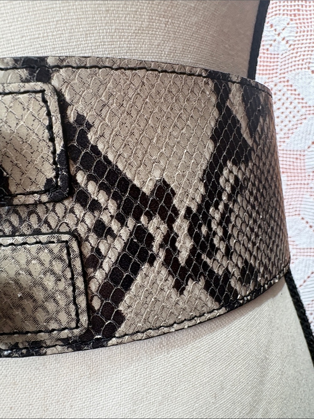 Club Monaco Kara wide waist belt in black/white python print genuine leather Sm - Picture 4 of 9